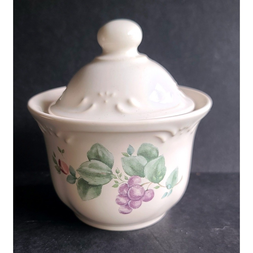 Pfaltzgraff Grapevine Sugar‎ Bowl with Lid Grapes Fruit Stoneware USA Made ViTG